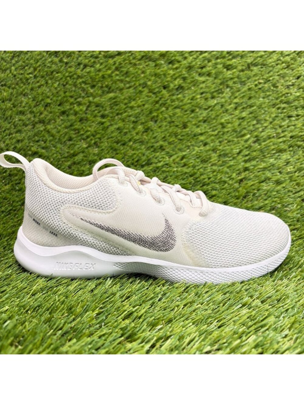 Nike Flex Experience Run 10 Womens Size 6 White Athletic Running Shoes Sneakers